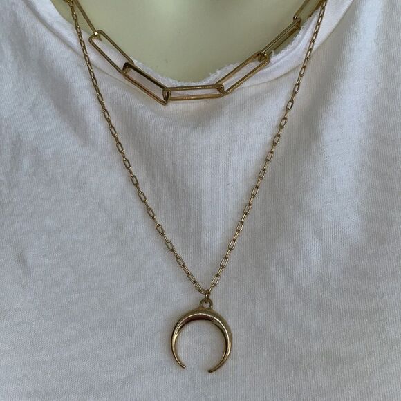 NWT 2 layer gold tone necklace with crescent moon pendant - Picture 2 of 5